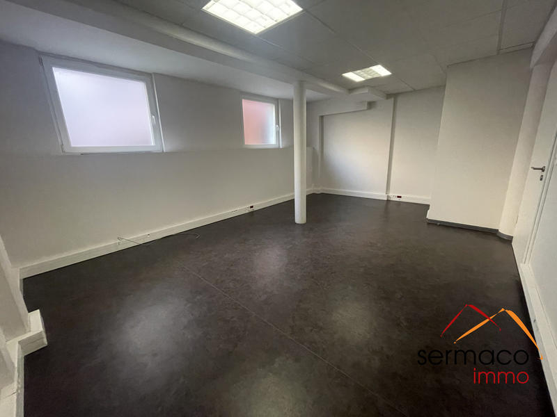 Local commercial - 248 m² - 12 pièces