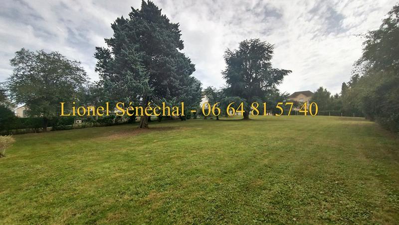 Terrain constructible - 1 525 m²