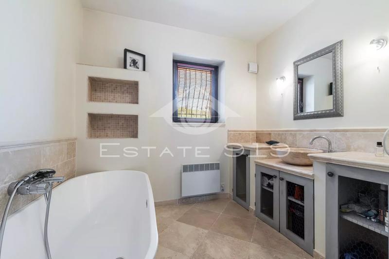 Villa - 235 m² - 7 pièces