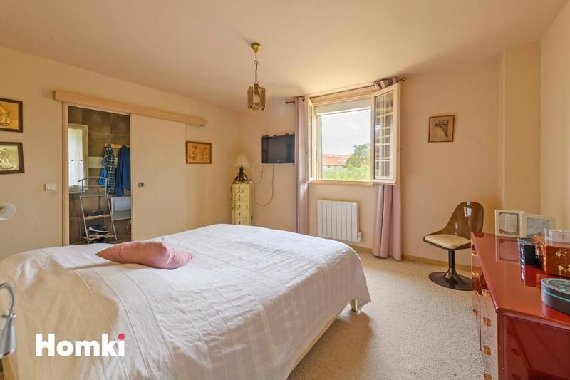 Maison - 394 m² - 12 pièces