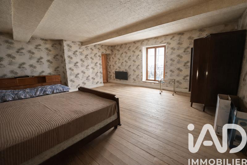 Maison - 220 m² - 5 pièces