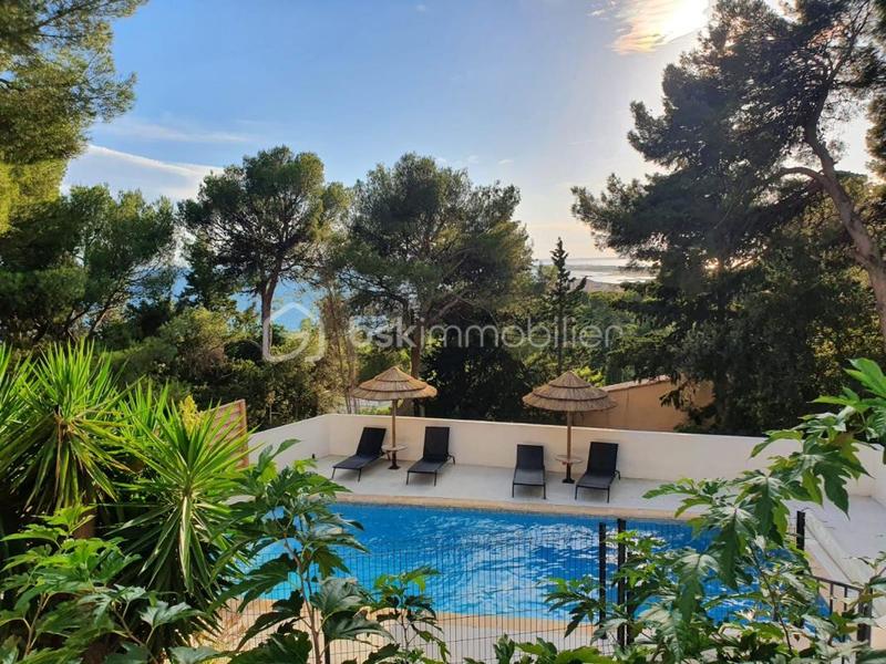 Propriété - 222 m² - 6 pièces