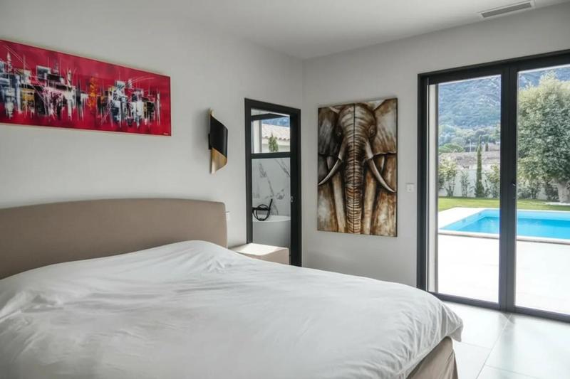 Maison - 200 m² - 7 pièces