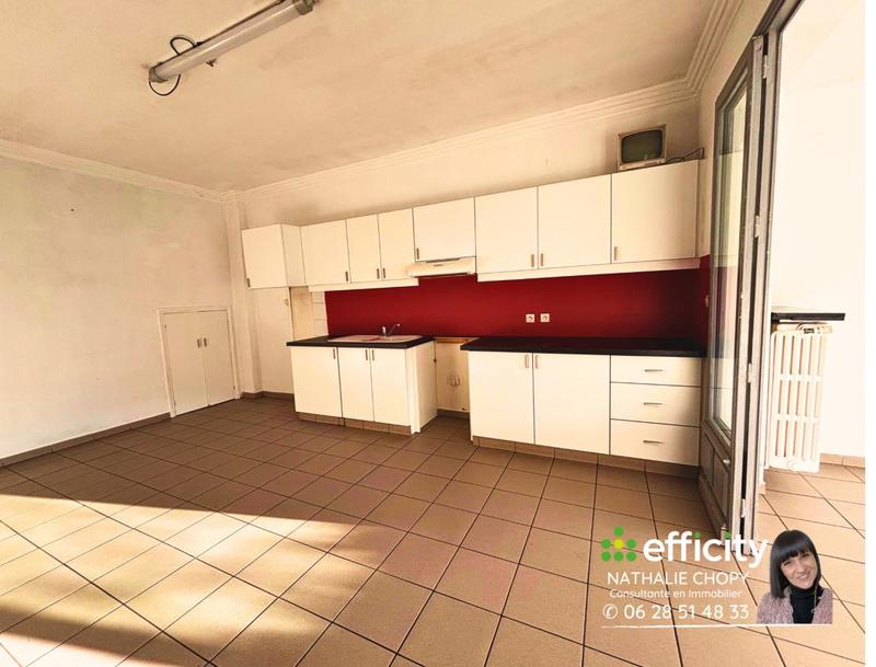 Local commercial - 215 m² - 8 pièces