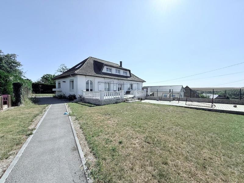 Maison - 202 m² - 7 pièces