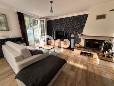 Maison - 161 m² - 8 pièces