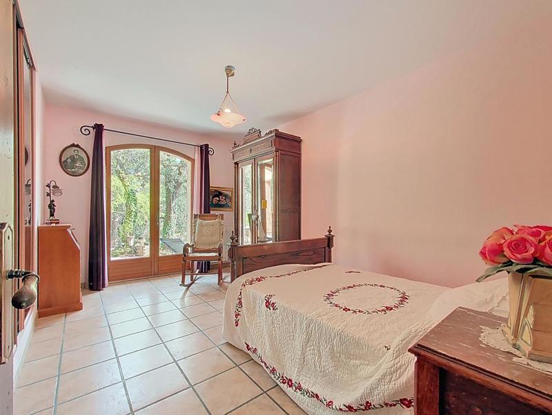 Maison - 210 m² - 6 pièces