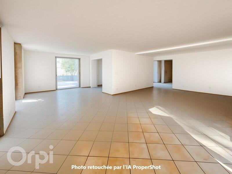 Maison - 247 m² - 9 pièces