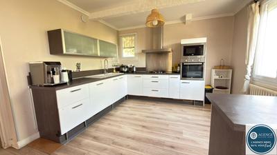 Maison - 205 m² - 8 pièces