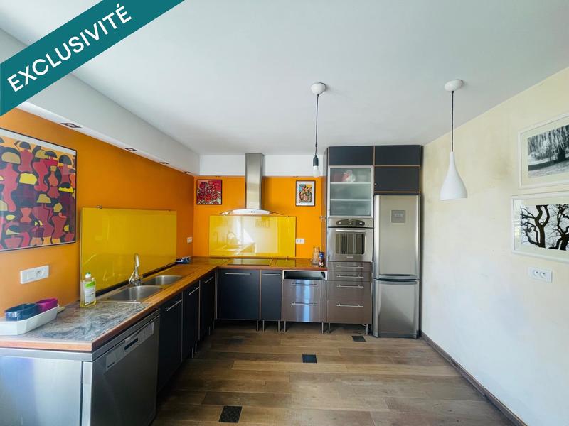 Maison - 219 m² - 9 pièces