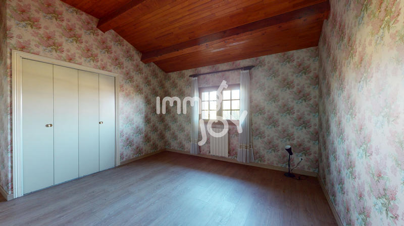 Maison - 220 m² - 8 pièces