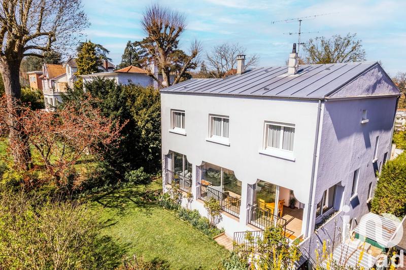 Maison - 170 m² - 8 pièces