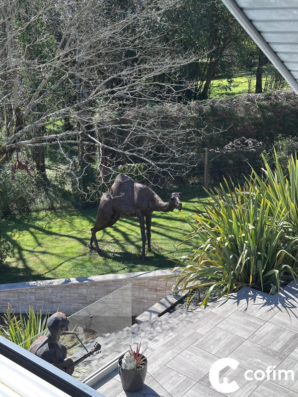 Maison contemporaine - 279 m² - 12 pièces