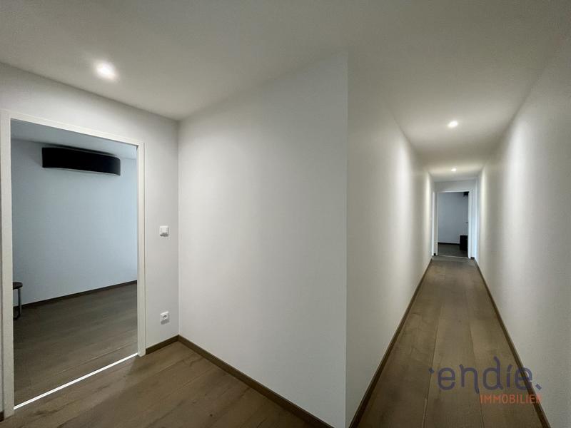 Maison - 275 m² - 8 pièces