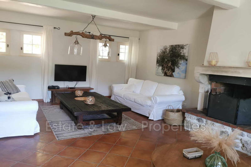 Maison - 220 m² - 7 pièces