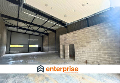 Local d'activité / Entrepôt - 297 m²