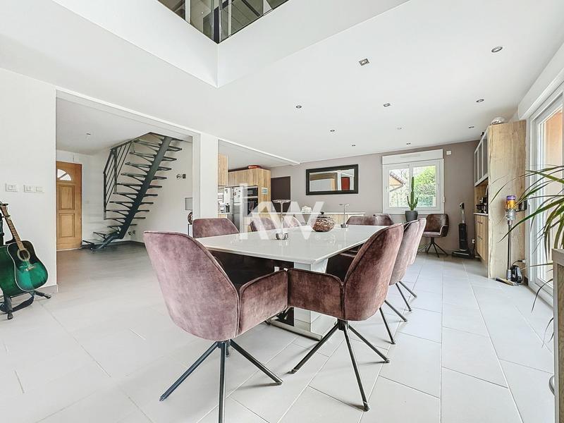 Maison - 284 m² - 7 pièces