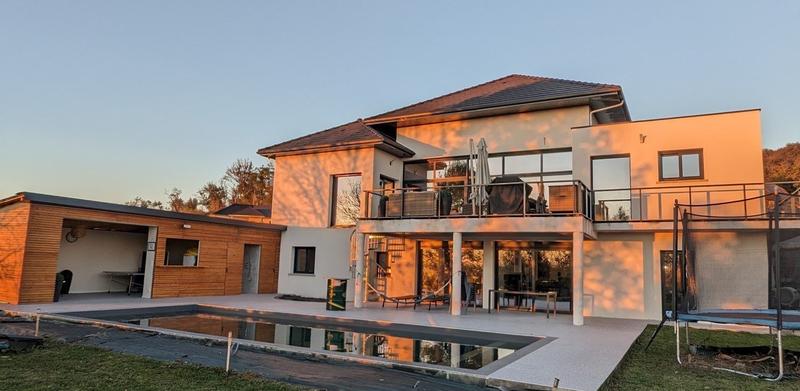 Maison - 260 m² - 6 pièces