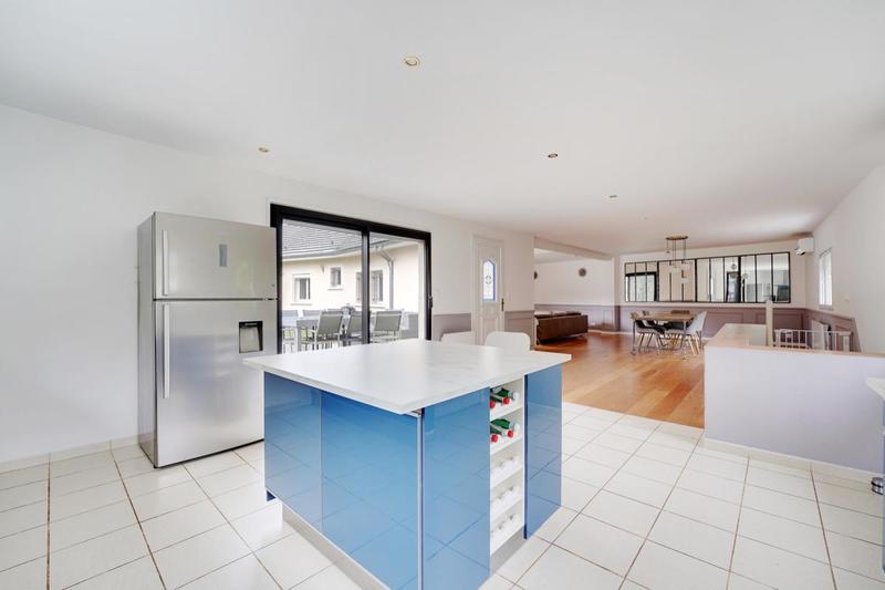 Maison - 270 m² - 8 pièces