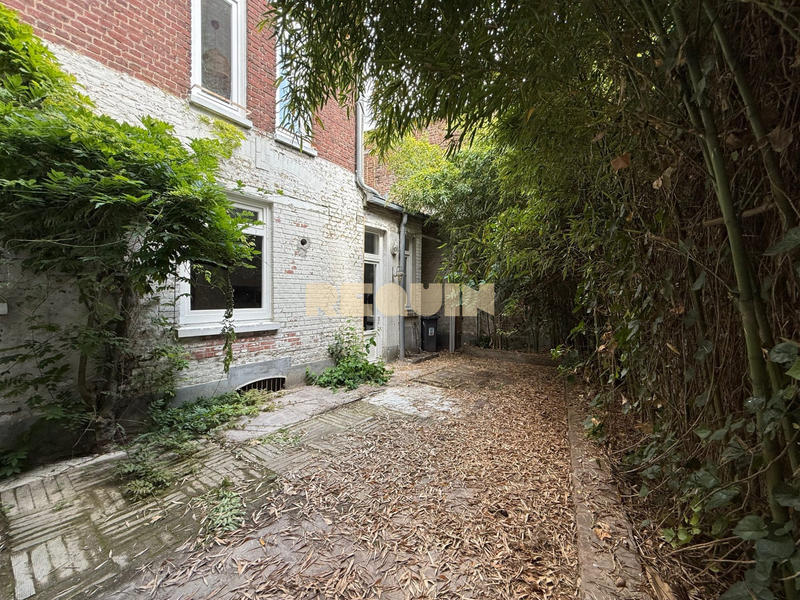 Maison - 230 m² - 9 pièces