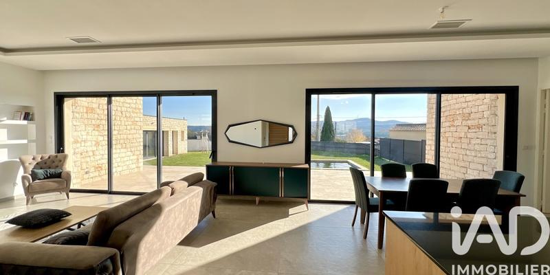 Maison - 145 m² - 5 pièces