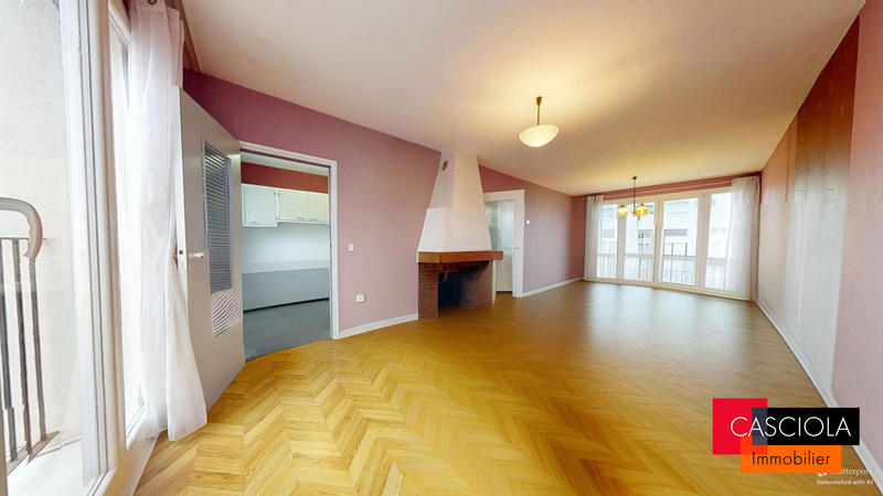 Maison - 94 m² - 6 pièces