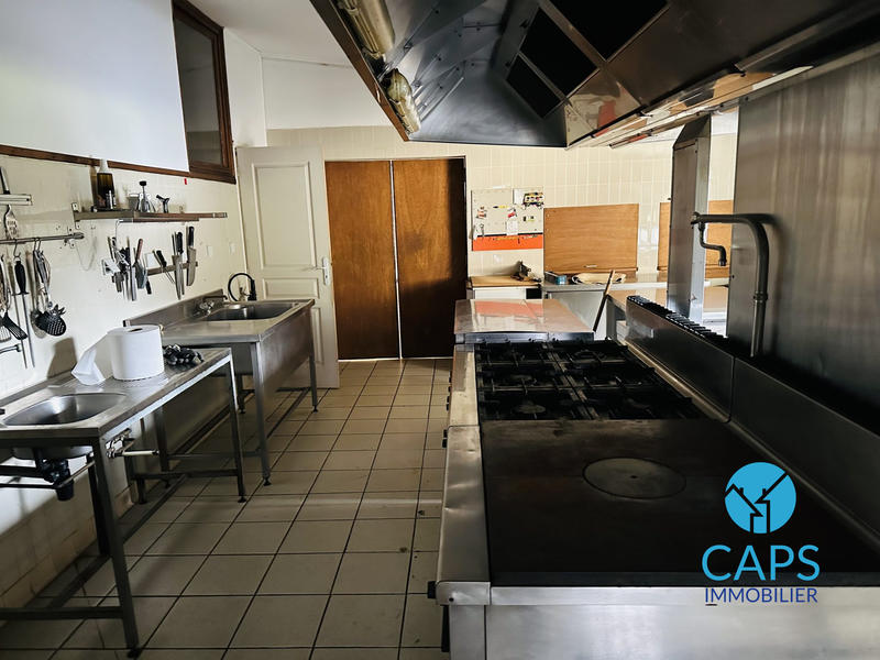 Maison - 600 m² - 15 pièces