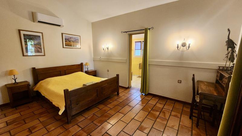 Maison - 335 m² - 12 pièces