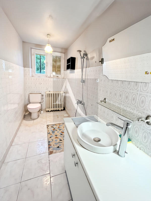 Maison - 200 m² - 9 pièces