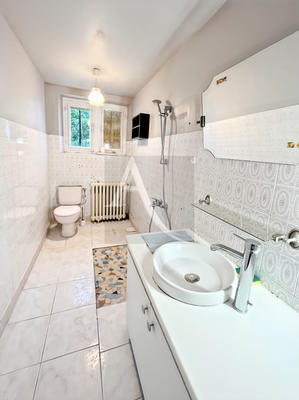 Maison - 200 m² - 9 pièces