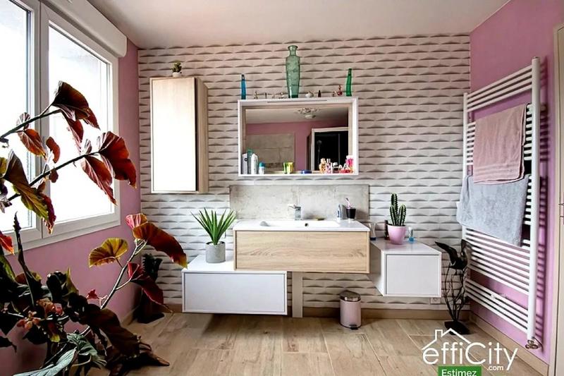 Maison - 220 m² - 8 pièces