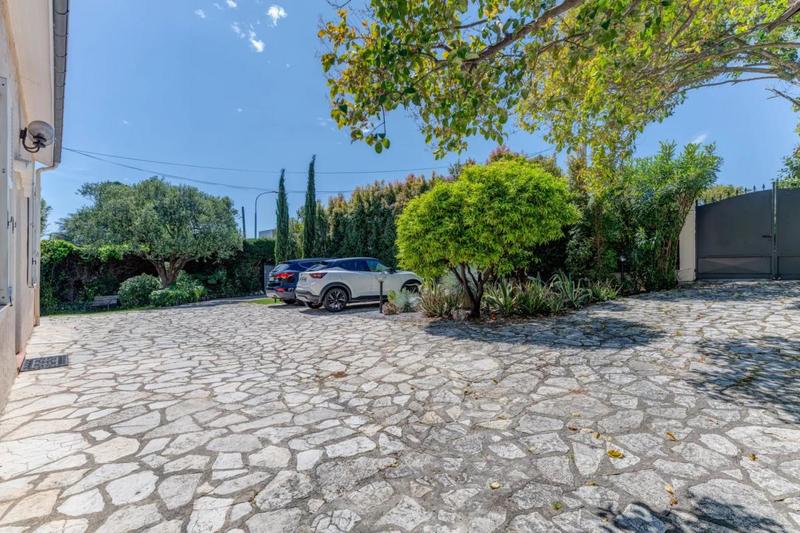 Villa - 304 m² - 7 pièces