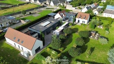 Maison - 730 m² - 10 pièces