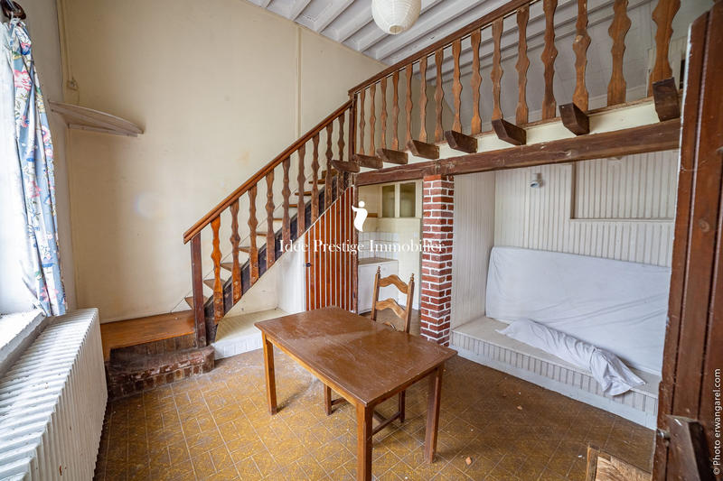 Maison - 2 426 m² - 80 pièces