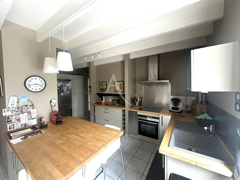 Maison - 144 m² - 8 pièces