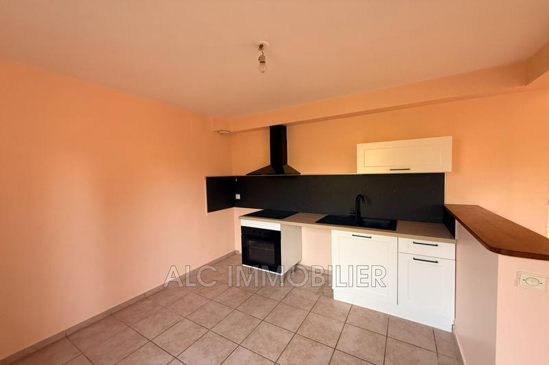 Appartement - 743 m² - 10 pièces