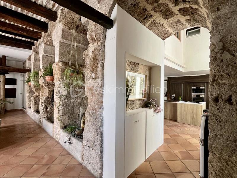 Demeure - 239 m² - 7 pièces