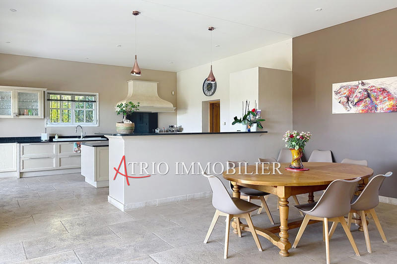 Maison - 200 m² - 5 pièces