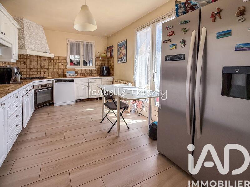 Maison - 185 m² - 8 pièces