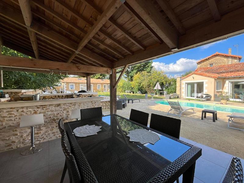 Maison - 220 m² - 8 pièces