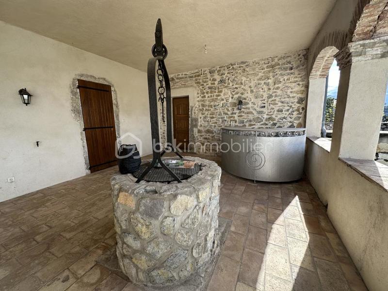 Mas - 250 m² - 14 pièces