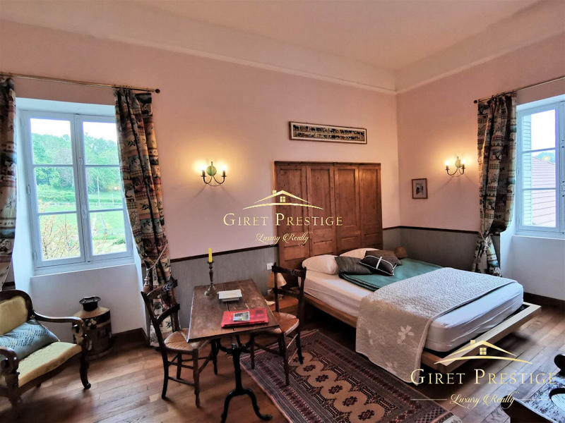 Maison - 600 m² - 12 pièces