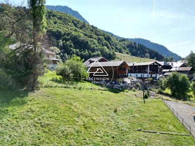 Terrain constructible - 742 m²