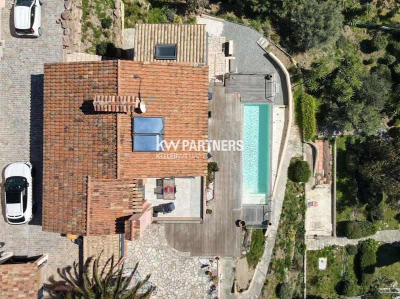 Propriété - 215 m² - 7 pièces