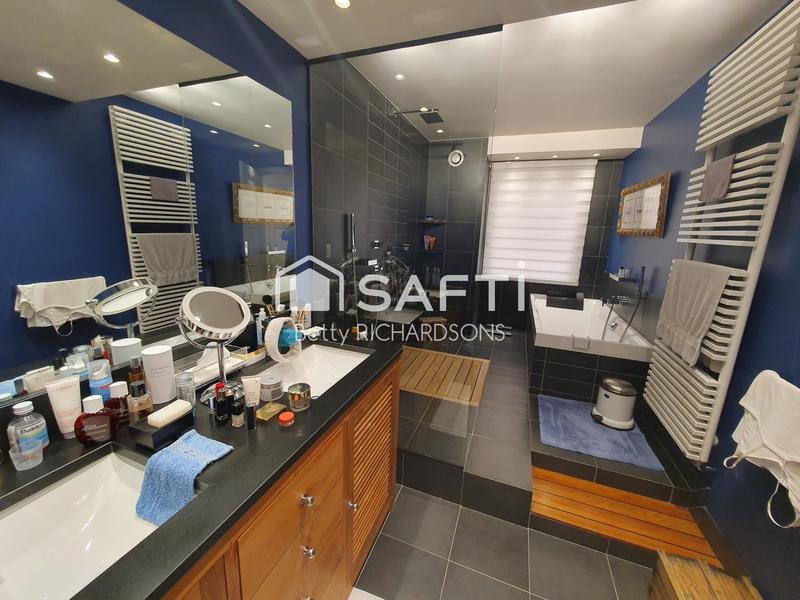 Appartement - 142 m² - 5 pièces