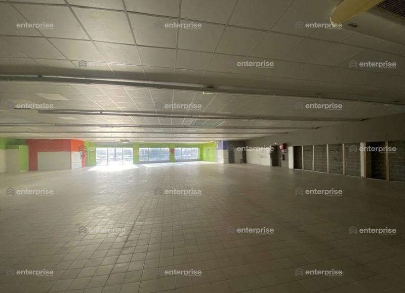 Local commercial - 1 624 m²