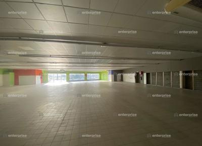 Local commercial - 1 624 m²