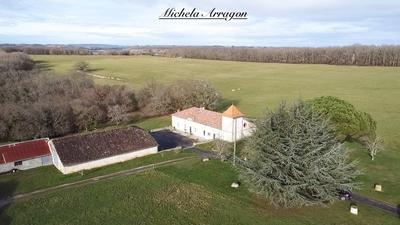 Propriété - 196 m² - 7 pièces