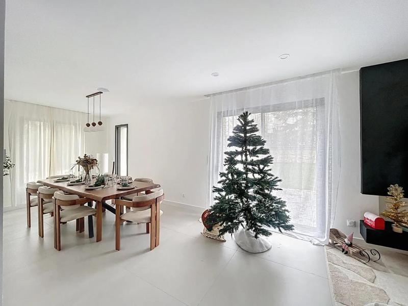 Maison - 181 m² - 7 pièces