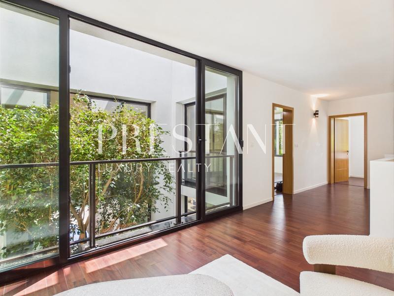 Maison - 310 m² - 11 pièces